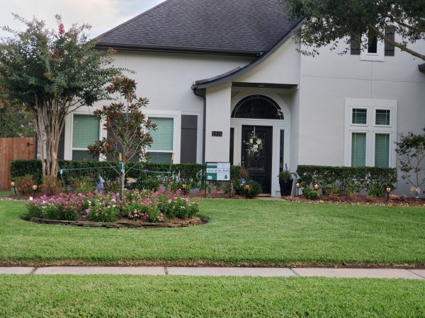 Yard of the Month for June 2021 - 1415 Cambridge
