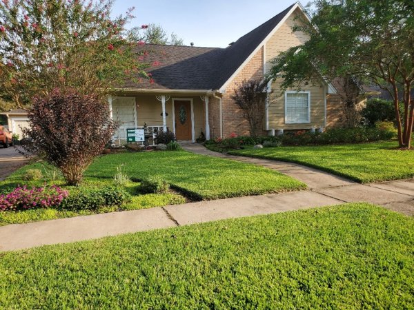 Yard of the Month for June 2021 - 1506 Oak Hollow Drive